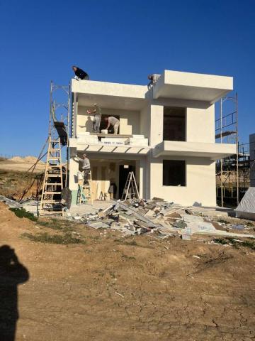 &Gamma;&Iota;&Omicron;&Beta;&Alpha;&Nu;&Omicron;&Gamma;&Lambda;&Omicron;&Upsilon; CONSTRUCTION